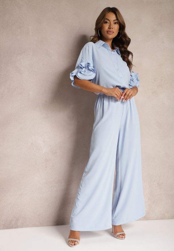 Renee - Niebieski Komplet Szerokie Spodnie i Koszula z Falbanami Rivathins. Kolor: niebieski