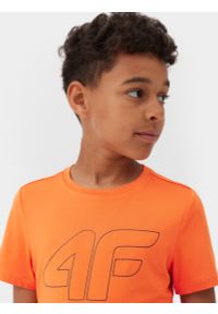 4f - Koszulka sportowa szybkoschnąca chłopięca. Kolor: pomarańczowy. Materiał: włókno, skóra. Wzór: napisy