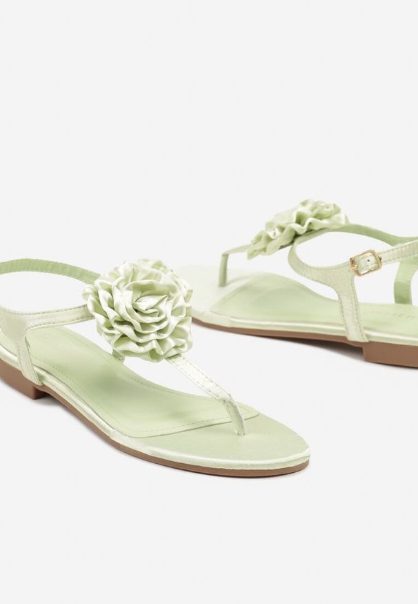 Renee - Zielone Sandały w Stylu Japonek na Płaskiej Podeszwie z Kwiatem Gandrea. Okazja: na imprezę, na spacer. Kolor: zielony. Materiał: len. Wzór: kwiaty. Sezon: lato. Obcas: na płaskiej podeszwie. Styl: elegancki
