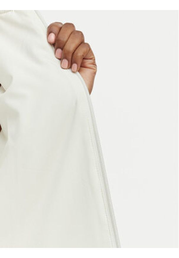 Guess Bezrękawnik W6GL01 W1400 Biały Regular Fit. Kolor: biały. Materiał: syntetyk. Długość rękawa: bez rękawów