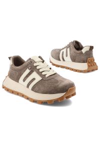 Sneakersy damskie Filippo cholewka z naturalnej skóry zamszowej z naszywanymi panelami ze skóry licowej i klasycznym sznurowaniem z widocznymi przesz. Kolor: brązowy. Materiał: skóra, zamsz. Szerokość cholewki: normalna. Styl: klasyczny #7