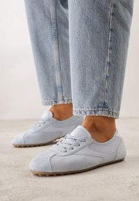 Renee - Niebieskie Sneakersy Kultowe Tenisówki Y2K z Imitacji Zamszu Nerialle. Kolor: niebieski. Materiał: zamsz #5