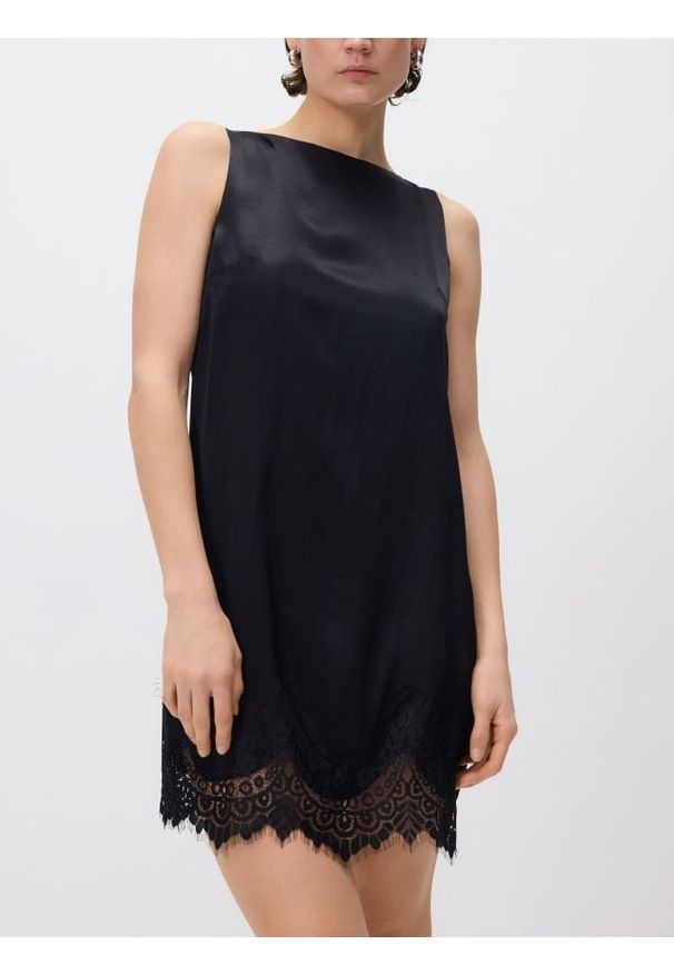 Reserved - Satynowa sukienka z koronką - czarny. Kolor: czarny. Materiał: satyna, koronka. Wzór: koronka. Typ sukienki: proste