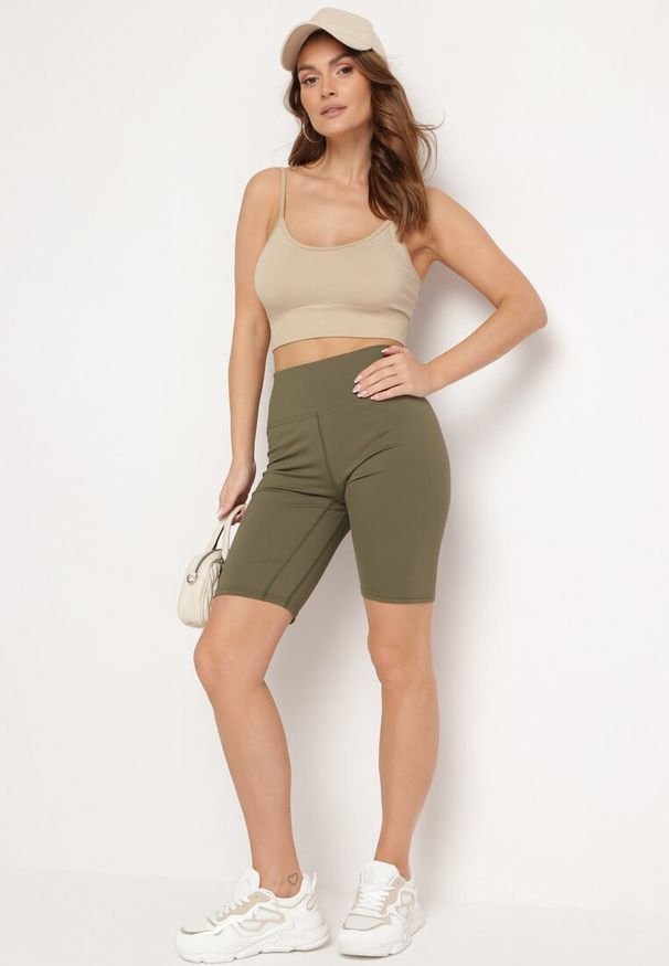 Born2be - Ciemnozielone Elastyczne Dopasowane Szorty Kolarki z Wysokim Stanem Manesima. Okazja: na co dzień. Stan: podwyższony. Kolor: zielony. Styl: casual, elegancki