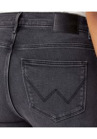 Wrangler - DAMSKIE SPODNIE WRANGLER HIGH SKINNY HEART BREAKER 112345385