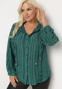 Born2be - Zielona Koszula z Tkaniny Plumeti Ozdobiona Falbanką Selimina. Kolor: zielony. Materiał: tkanina. Wzór: aplikacja #1