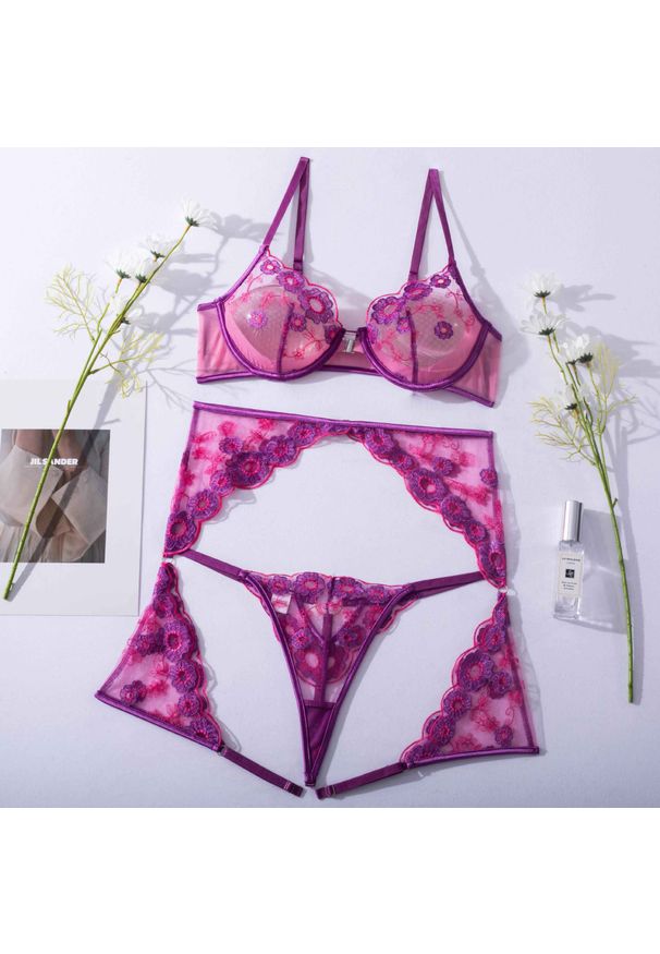 Intica - Zestaw bielizny trzyczęściowy z eleganckim wykończeniem Agnella. Kolor: fioletowy. Materiał: materiał