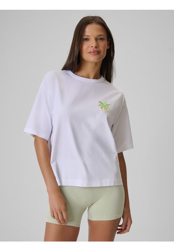4f - 4F T-shirt boxy z nadrukiem damski - biały XS. Okazja: na co dzień. Kolor: biały. Materiał: dzianina, bawełna, materiał. Wzór: nadruk. Styl: casual