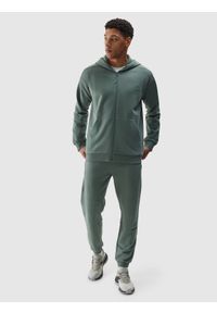 4f - 4F Bluza dresowa rozpinana z kapturem z bawełny organicznej męska - khaki XXL. Okazja: na co dzień. Typ kołnierza: kaptur. Kolor: brązowy, wielokolorowy, oliwkowy. Materiał: dresówka, bawełna. Wzór: gładki, ze splotem, nadruk. Styl: sportowy, casual