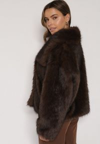 Born2be - Brązowa Oversizowa Kurtka Futerko z Szerokim Kołnierzem Reilia. Kolor: brązowy. Materiał: futro. Styl: klasyczny, elegancki #4