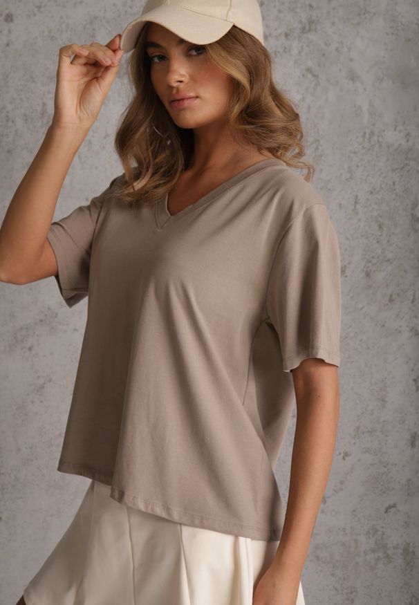 Renee - Beżowy T-shirt Bawełniany z Dekoltem w V Adozixie. Okazja: na co dzień. Kolor: beżowy. Materiał: bawełna. Styl: street, casual