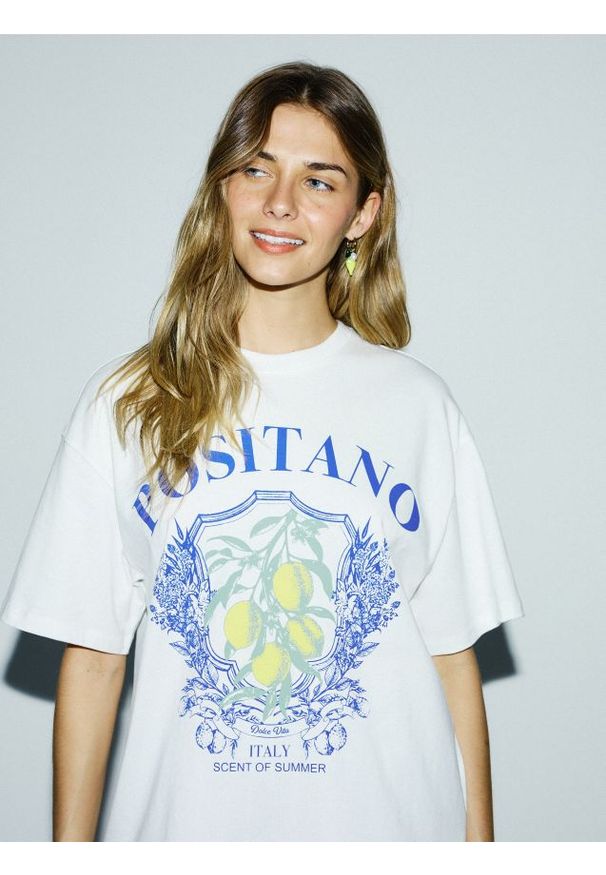Reserved - T-shirt oversize z nadrukiem - biały. Kolor: biały. Materiał: bawełna. Wzór: nadruk