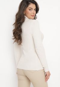 Born2be - Beżowy Elastyczny Golf z Puszystej Tkaniny z Wełną Doulcet. Typ kołnierza: golf. Kolekcja: plus size. Kolor: beżowy. Materiał: wełna, tkanina #3