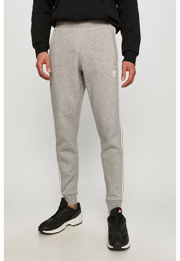 adidas Originals - Spodnie. Okazja: na co dzień. Kolor: szary. Styl: casual