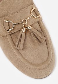 Born2be - Beżowe Mokasyny VICES z Modnymi Chwostami z Imitacji Zamszu z Wkładką z Naturalnej Skóry Calirea. Okazja: na co dzień, do pracy. Kolor: beżowy. Materiał: skóra, zamsz. Wzór: aplikacja. Styl: casual, klasyczny, elegancki #8