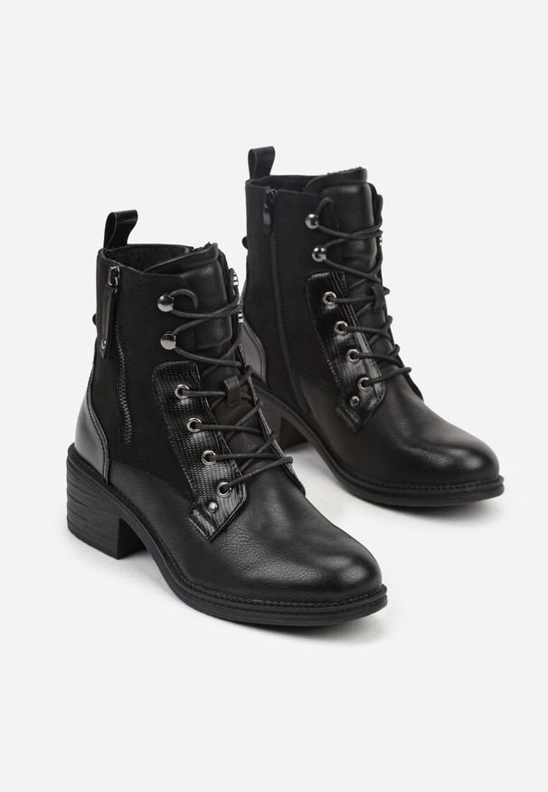 Born2be - Czarne Botki Trzewiki na Klockowym Obcasie Zdobione Suwakiem Salittea. Okazja: do pracy, na co dzień, na spotkanie biznesowe. Kolor: czarny. Materiał: jeans, dzianina. Wzór: aplikacja. Obcas: na obcasie. Styl: elegancki, biznesowy, casual. Wysokość obcasa: średni