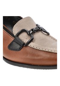 Brązowe Półbuty Armodo Skórzane Eleganckie Buty Na Obcasie. Okazja: do pracy, na spotkanie biznesowe. Zapięcie: klamry. Kolor: brązowy. Materiał: skóra. Obcas: na obcasie. Styl: elegancki. Wysokość obcasa: średni #7