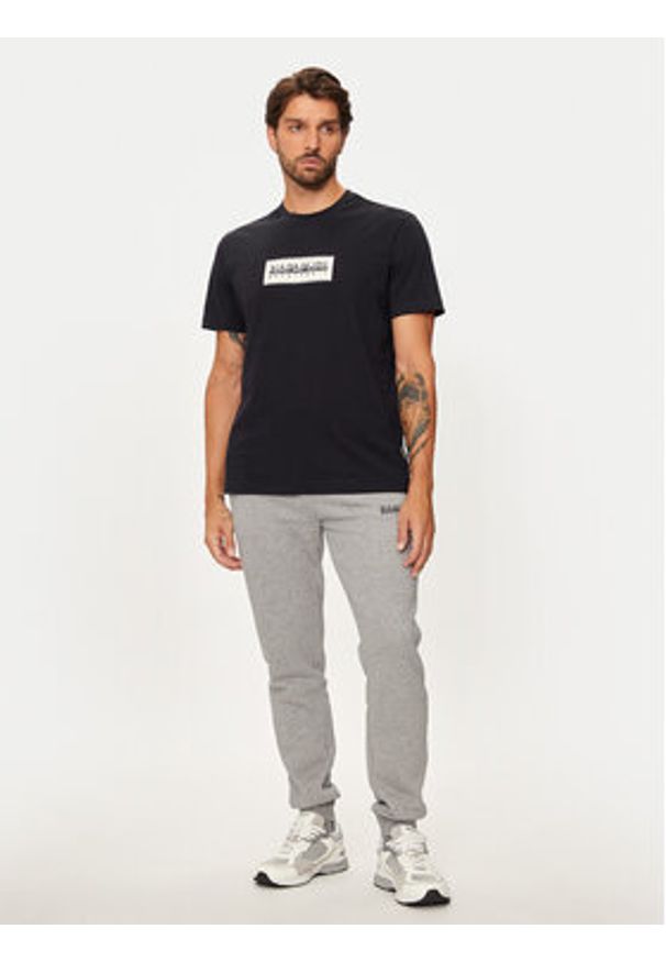 Napapijri T-Shirt S-box Logo NP0A4I3L Czarny Regular Fit. Kolor: czarny. Materiał: bawełna
