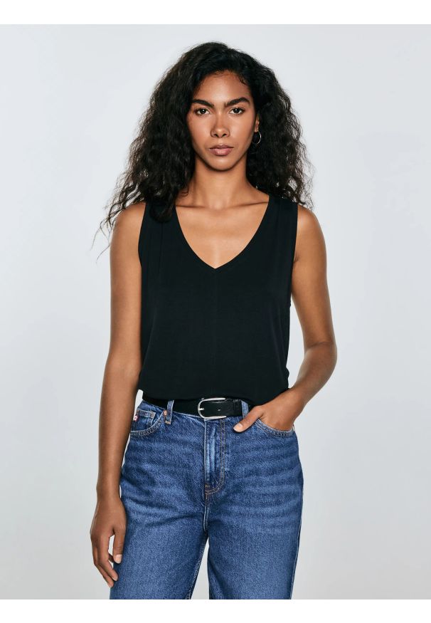 Big-Star - Koszulka damska na ramiączkach z wiskozy czarna Pistima 906. Kolor: czarny. Materiał: wiskoza. Długość rękawa: na ramiączkach. Styl: elegancki