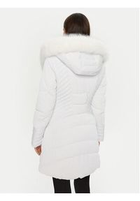 Guess Płaszcz zimowy New Oxana W4BL61 WGLZ0 Biały Regular Fit. Kolor: biały. Materiał: syntetyk. Sezon: zima