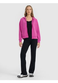 4f - 4F Bluza dresowa rozpinana z modalem damska - różowa S. Okazja: na co dzień. Typ kołnierza: kaptur. Kolor: różowy. Materiał: dresówka. Styl: casual