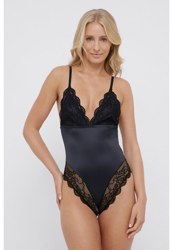 Guess Body kolor czarny satynowe gładki. Kolor: czarny. Materiał: satyna, materiał, koronka. Wzór: gładki