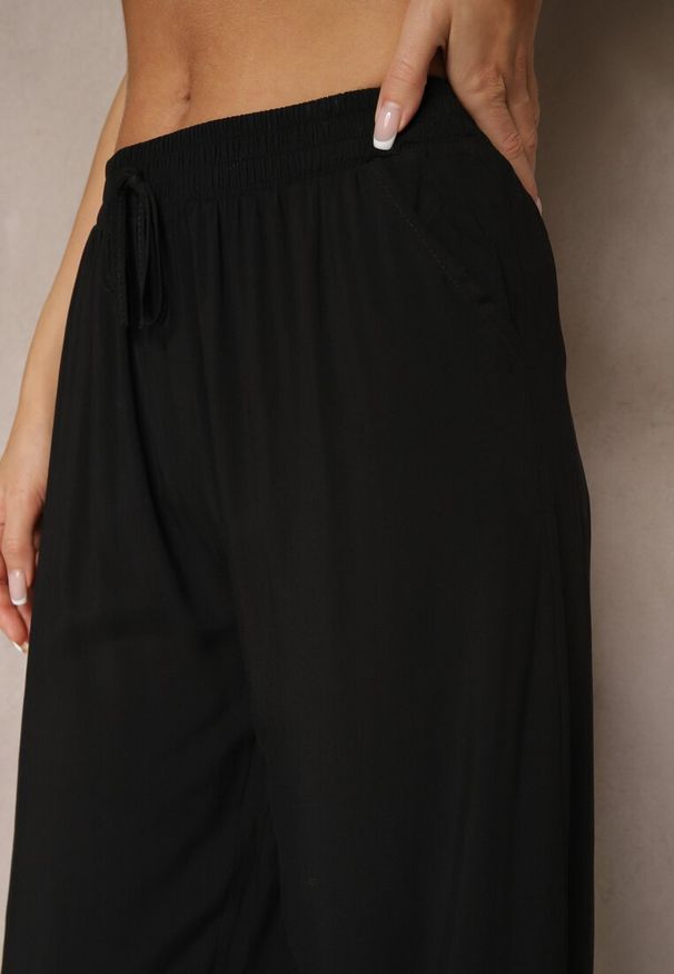 Renee - Czarne Spodnie z Wiskozy High Waist o Szerokim Kroju Avelozi. Okazja: na co dzień. Stan: podwyższony. Kolor: czarny. Materiał: wiskoza. Styl: casual, elegancki