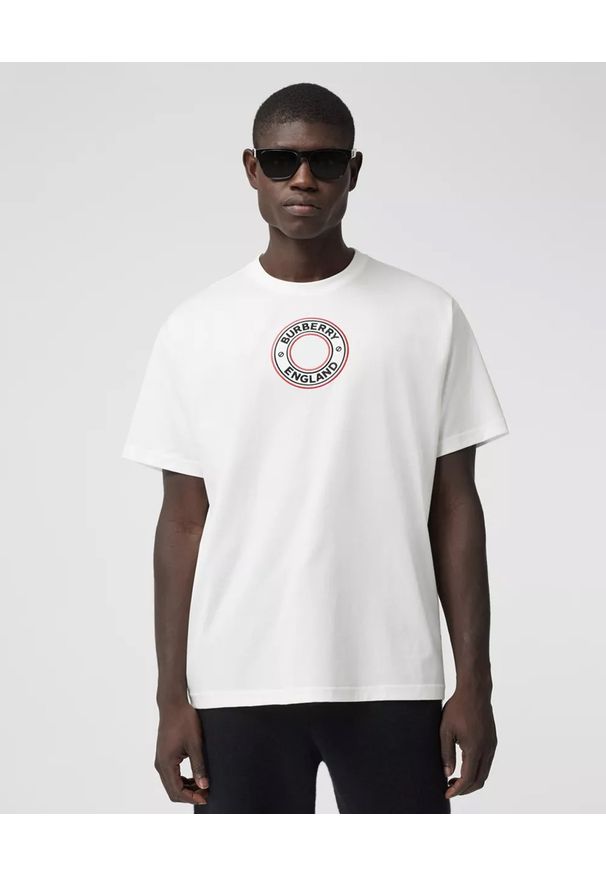 Burberry - BURBERRY - Biała koszulka z graficznym nadrukiem. Okazja: na co dzień. Kolor: biały. Materiał: jeans, bawełna, elastan. Wzór: nadruk. Styl: klasyczny, casual, elegancki