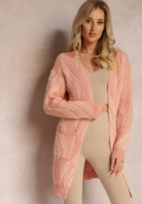 Renee - Ciemnoróżowy Luźny Kardigan Niezapinany z Dłuższym Włosiem Karsta. Kolekcja: plus size. Kolor: różowy. Materiał: dzianina. Długość: długie