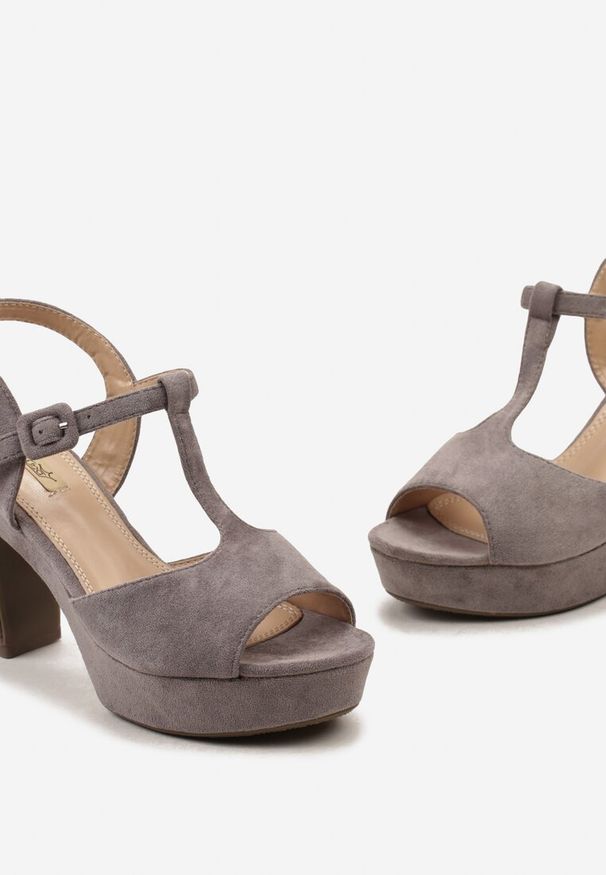 Born2be - Szare Sandały z Ekozamszu na Słupku i Platformie ze Sprzączką Anrica. Zapięcie: sprzączka. Kolor: szary. Obcas: na platformie. Styl: elegancki