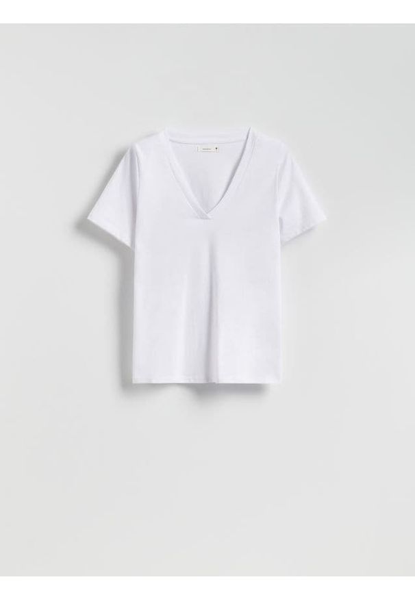 Reserved - T-shirt regular z dekoltem V - biały. Kolor: biały. Materiał: bawełna, dzianina