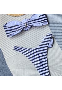 Intica - Bikini bez ramiączek z kwiatowym wzorem na lato Corella. Kolor: czarny. Materiał: tkanina, materiał. Wzór: kwiaty #8