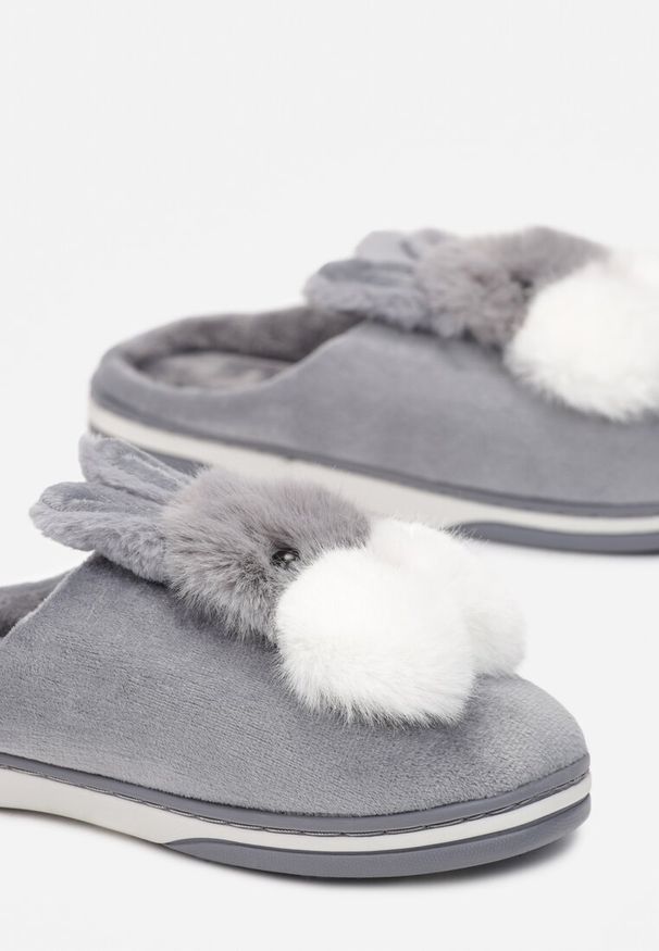 Born2be - Szare Kapcie Chlorythia. Okazja: na co dzień. Zapięcie: bez zapięcia. Kolor: szary. Materiał: welur, materiał. Wzór: aplikacja. Styl: casual