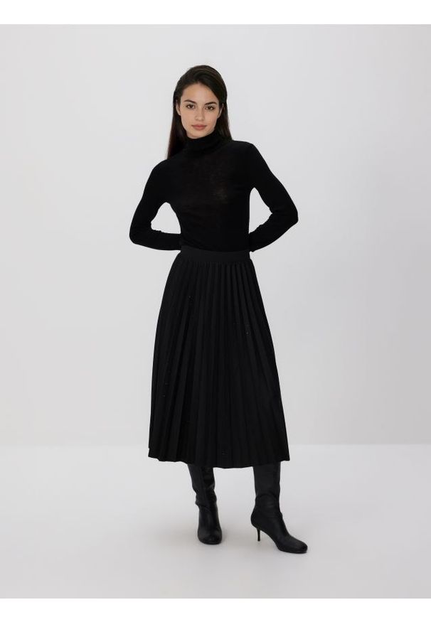 Reserved - Spódnica z aplikacją - czarny. Kolor: czarny. Materiał: dzianina, wiskoza. Wzór: aplikacja