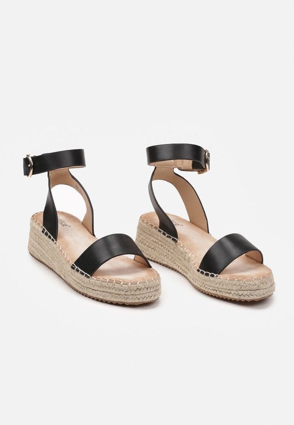 Born2be - Czarne Sandały Ozdobione Plecionką Zapinane na Sprzączkę Cindelia. Okazja: na co dzień. Nosek buta: otwarty. Zapięcie: sprzączka. Kolor: czarny. Wzór: aplikacja. Materiał: len. Sezon: lato. Obcas: na koturnie. Styl: casual, klasyczny, elegancki, wizytowy. Wysokość obcasa: średni