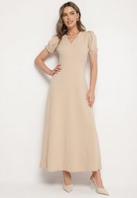 Born2be - Jasnobeżowa Sukienka Rozkloszowana z Trójkątnym Dekoltem Efralinae. Okazja: na imprezę, na spacer. Kolor: beżowy. Sezon: lato. Typ sukienki: rozkloszowane. Styl: elegancki, klasyczny #5