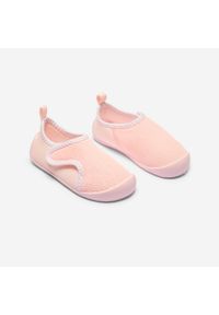 Decathlon - Buty dla dzieci Domyos. Zapięcie: rzepy. Kolor: biały, wielokolorowy, różowy. Materiał: materiał. Szerokość cholewki: normalna. Sport: joga i pilates