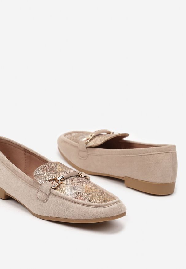 Born2be - Beżowe Wężowe Mokasyny Loafersy z Klamerką Esseria. Kolor: beżowy. Sezon: jesień, wiosna. Styl: klasyczny