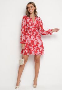 Born2be - Czerwona Sukienka Rozkloszowana w Kwiaty Aclia. Okazja: na wesele, na ślub cywilny, na imprezę. Kolor: czerwony. Wzór: kwiaty #7