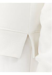 Calvin Klein Jeans Bluza J20J221335 Biały Regular Fit. Kolor: biały. Materiał: syntetyk, bawełna #2