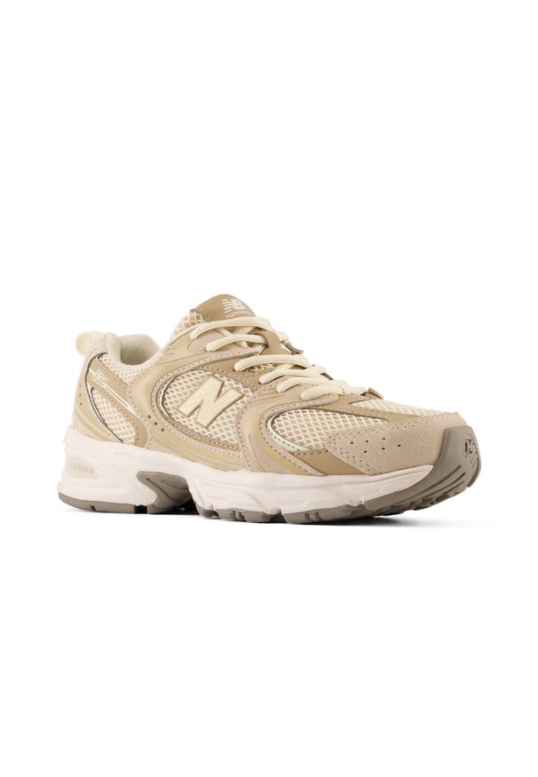 Buty dziecięce New Balance G5303QO – beżowe. Okazja: na co dzień, na uczelnię. Kolor: beżowy. Materiał: guma, skóra. Szerokość cholewki: normalna