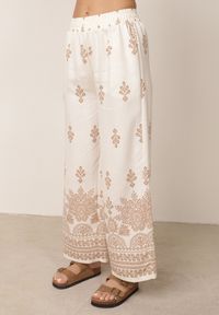 Born2be - Beżowy Komplet Wiskozowy Szerokie Spodnie i Luźna Bluzka z Nadrukiem Paisley Thela. Kolekcja: plus size. Kolor: beżowy. Materiał: wiskoza. Wzór: nadruk, paisley #6