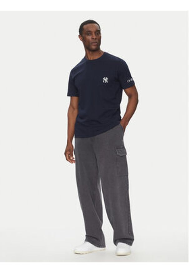 Champion T-Shirt 221038 Granatowy Regular Fit. Kolor: niebieski. Materiał: bawełna