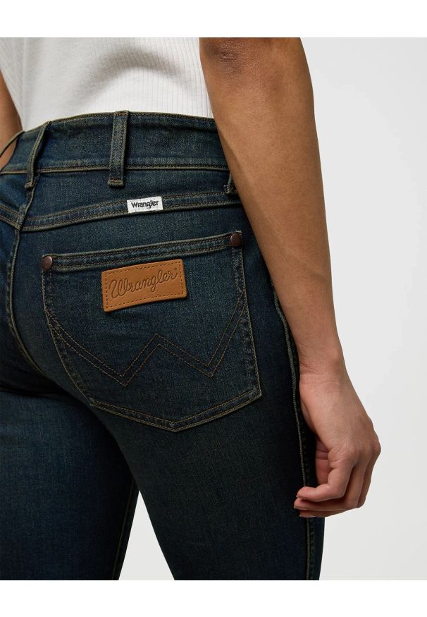 Wrangler - DAMSKIE SPODNIE WRANGLER LOW RISE BOLD BOOT PIONEER TOWN 112371208