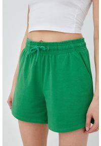JDY szorty damskie kolor zielony gładkie high waist. Okazja: na co dzień. Stan: podwyższony. Kolor: zielony. Materiał: dzianina. Wzór: gładki. Styl: casual