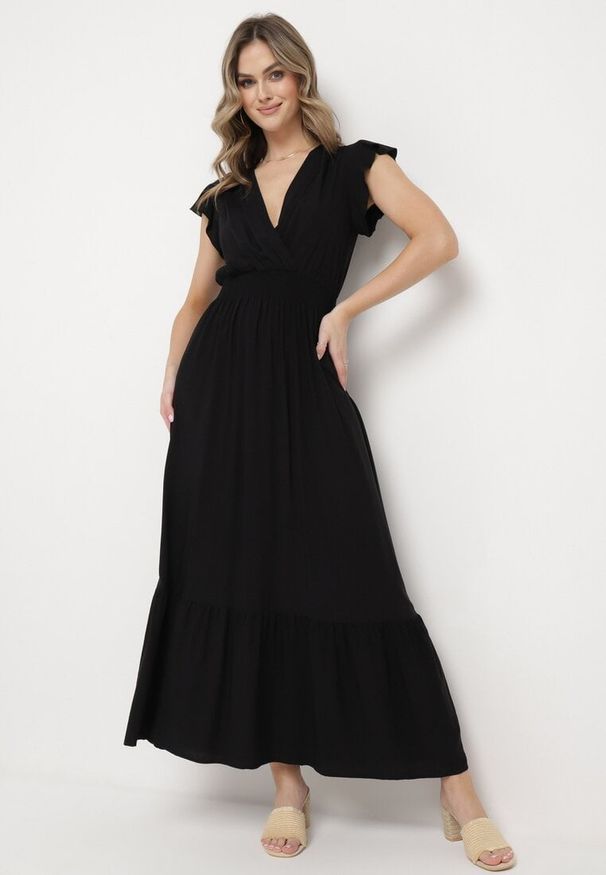 Born2be - Czarna Bawełniana Sukienka Maxi z Kopertową Górą Rozkloszowana Xaliara. Okazja: na ślub cywilny, na imprezę, na wesele. Kolor: czarny. Materiał: bawełna. Sezon: lato. Typ sukienki: kopertowe. Długość: maxi