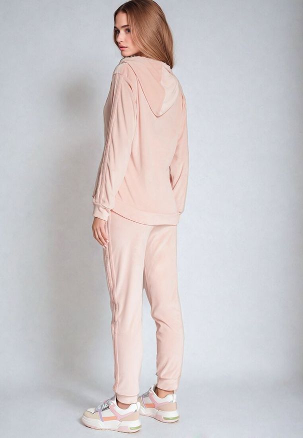 Born2be - Jasnoróżowy Welurowy Komplet Dresowy Randrea. Kolor: różowy. Materiał: dresówka, welur