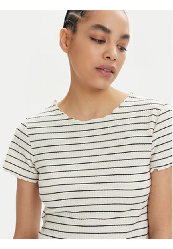 only - ONLY T-Shirt Anits 15253651 Écru Regular Fit. Materiał: syntetyk