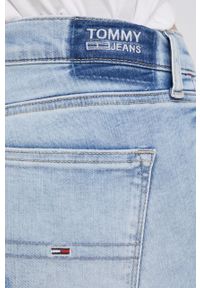 Tommy Jeans jeansy NORA BF2214 damskie medium waist. Kolor: niebieski