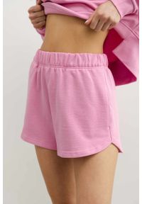 Marsala - Szorty z bawełny diagonalnej w kolorze PINK FLAMINGO - TROY-XL. Stan: podwyższony. Kolor: różowy. Materiał: bawełna. Wzór: gładki